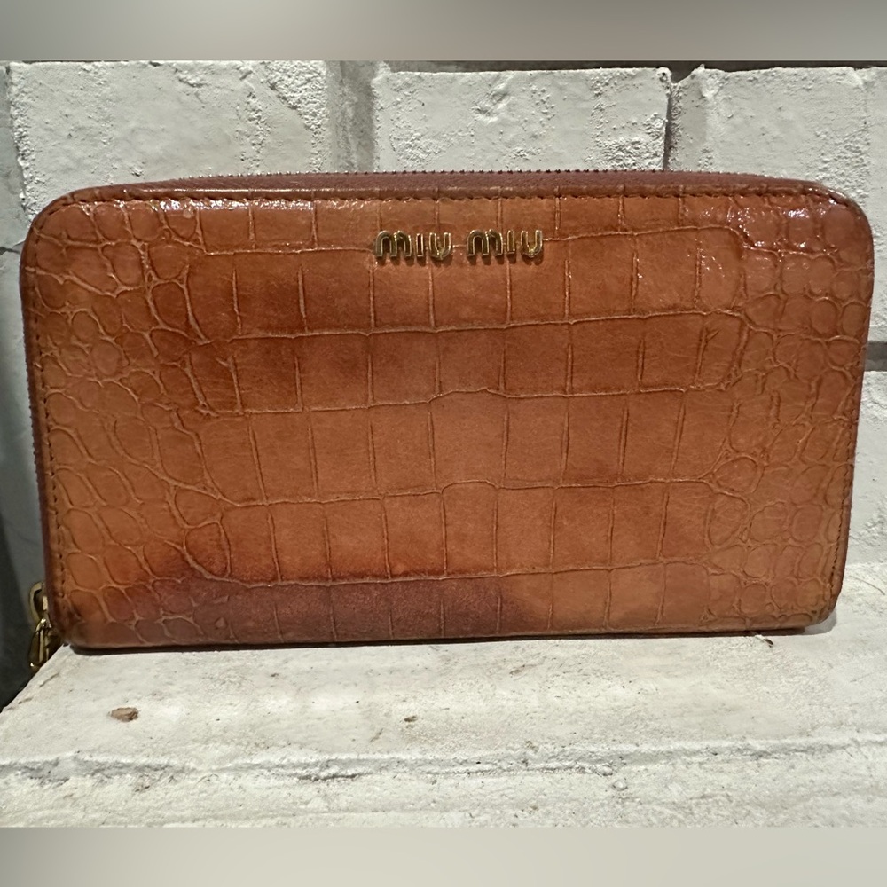 Miu Miu Wallet Like New